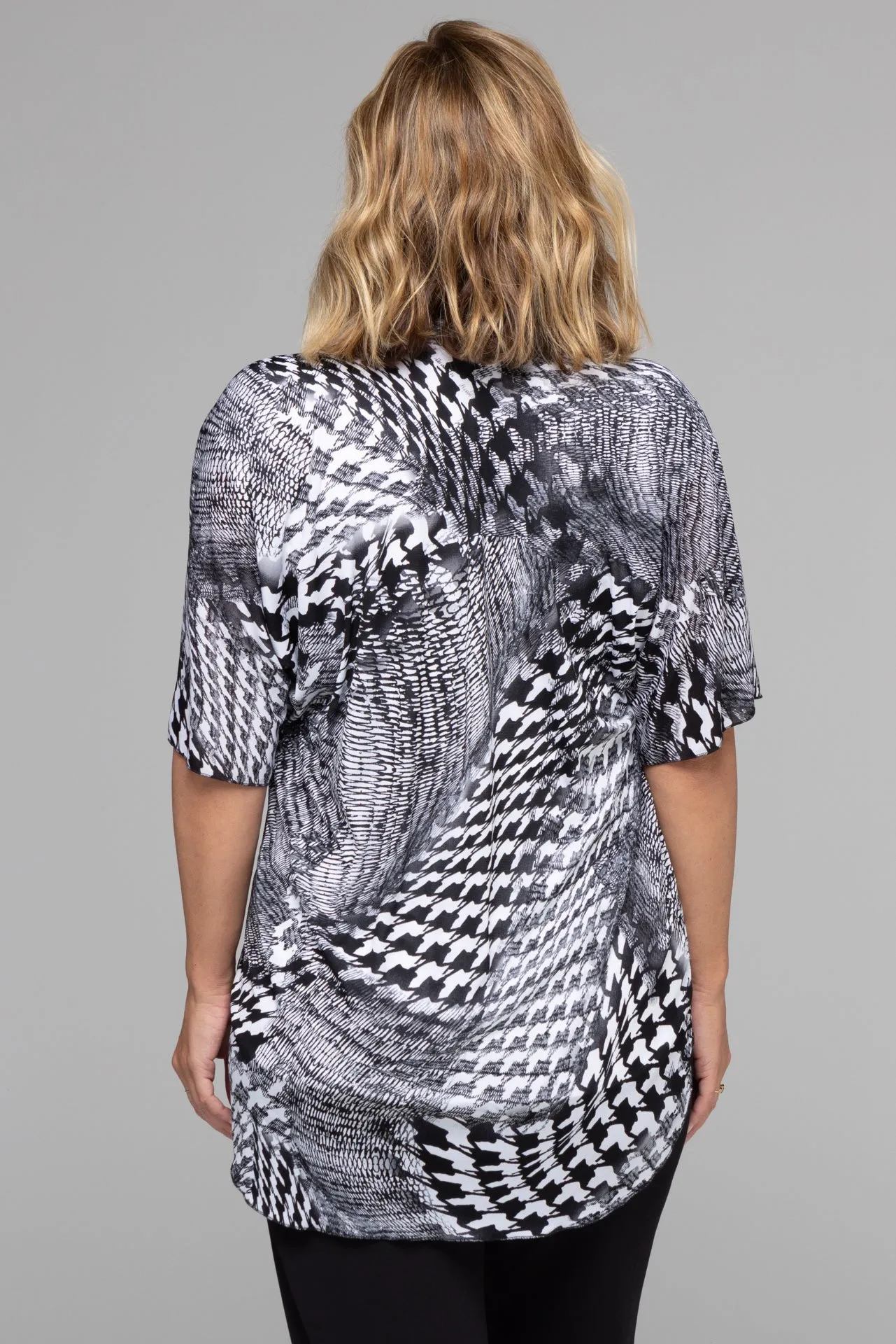 Black and White Net Knit Short Sleeve Kimono