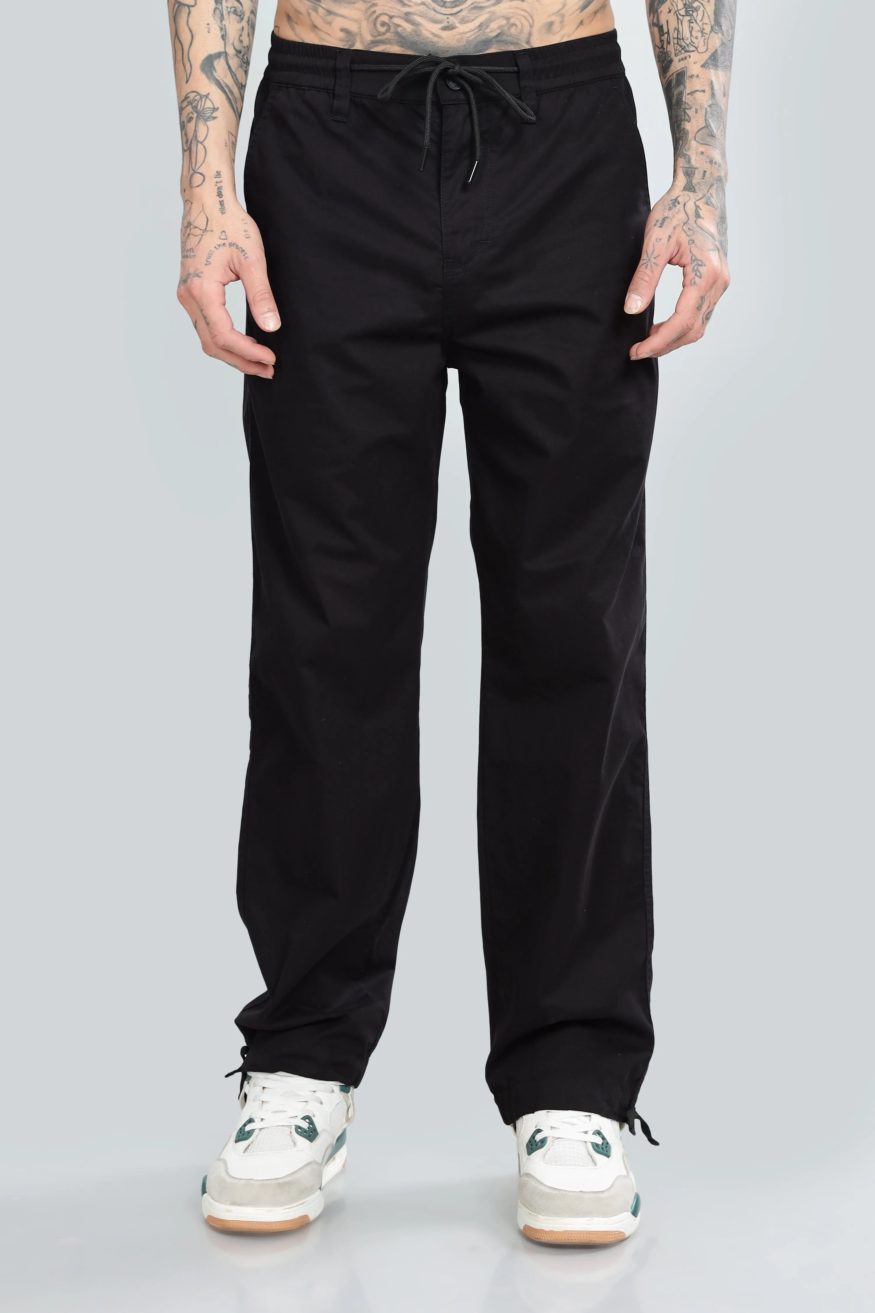 SAINTJONES BLACK STRAIGHT PANTS.