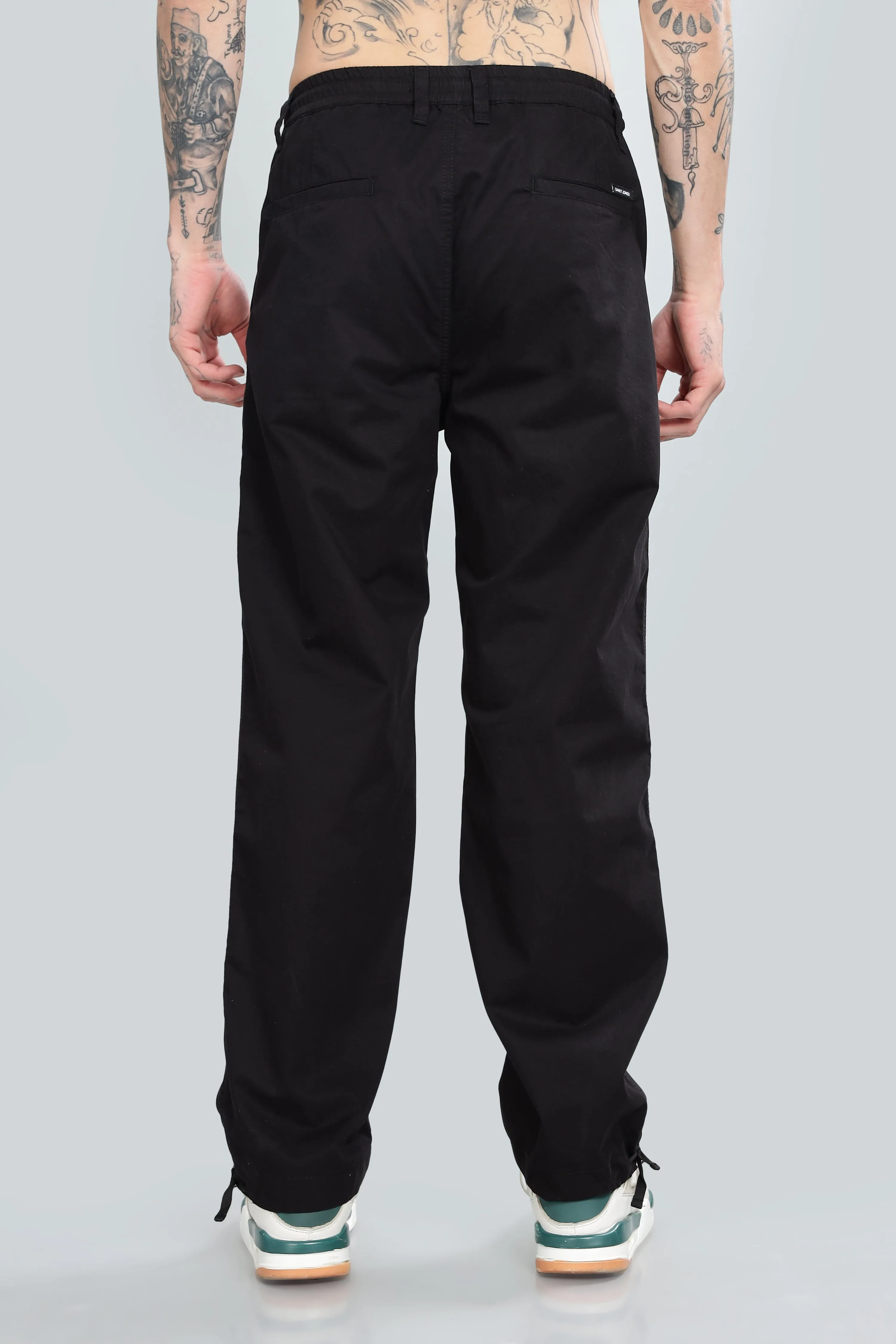 SAINTJONES BLACK STRAIGHT PANTS.