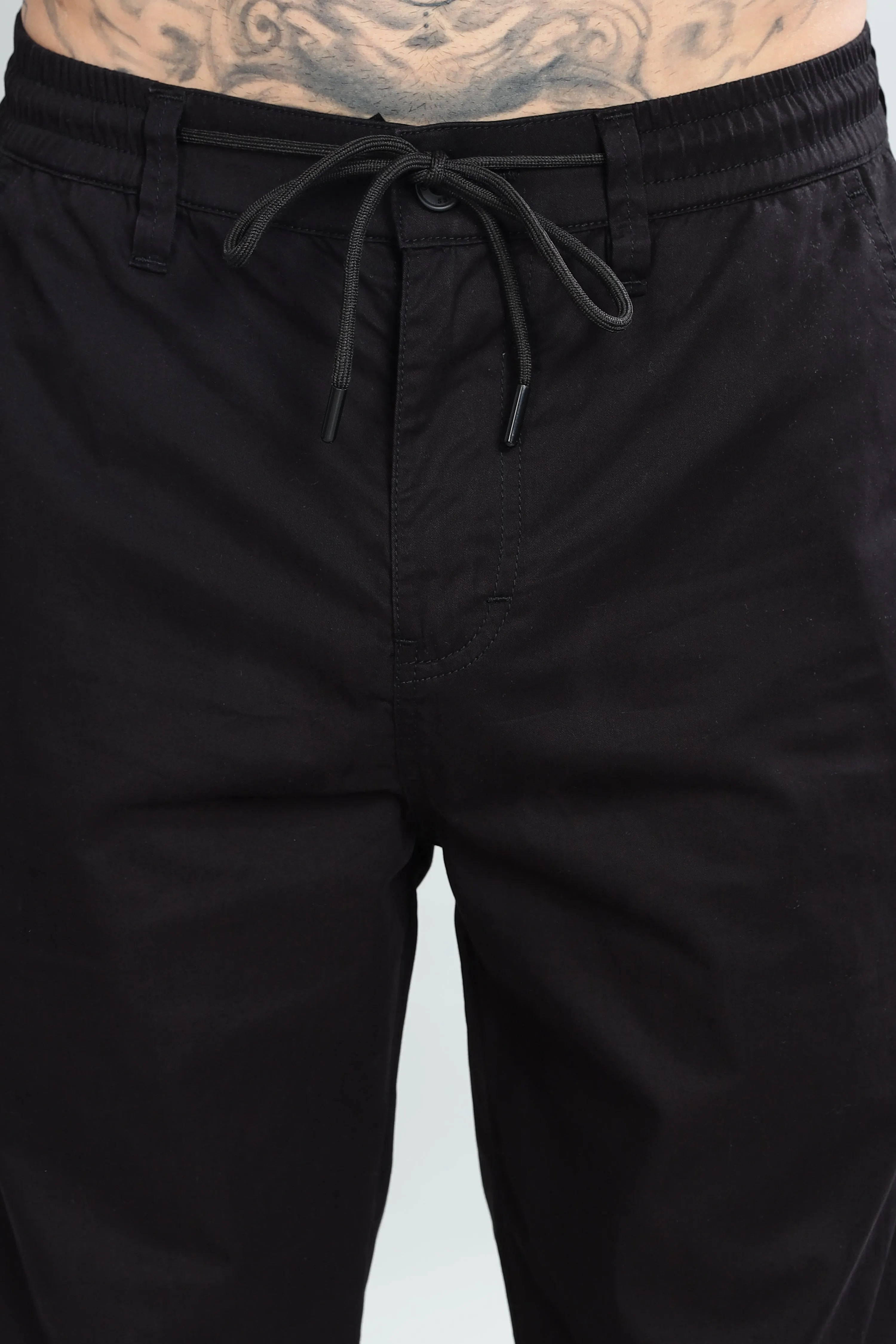 SAINTJONES BLACK STRAIGHT PANTS.