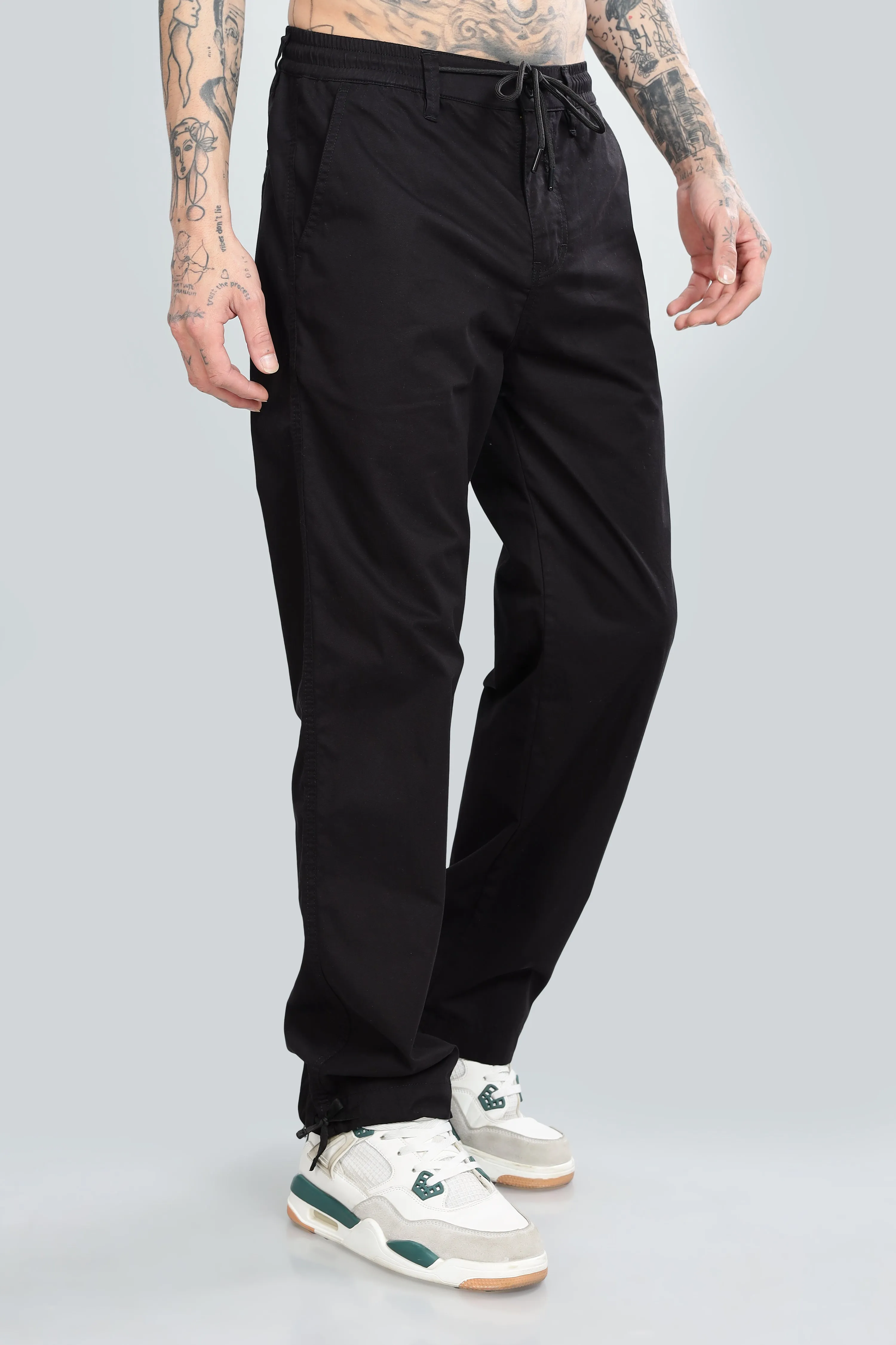 SAINTJONES BLACK STRAIGHT PANTS.