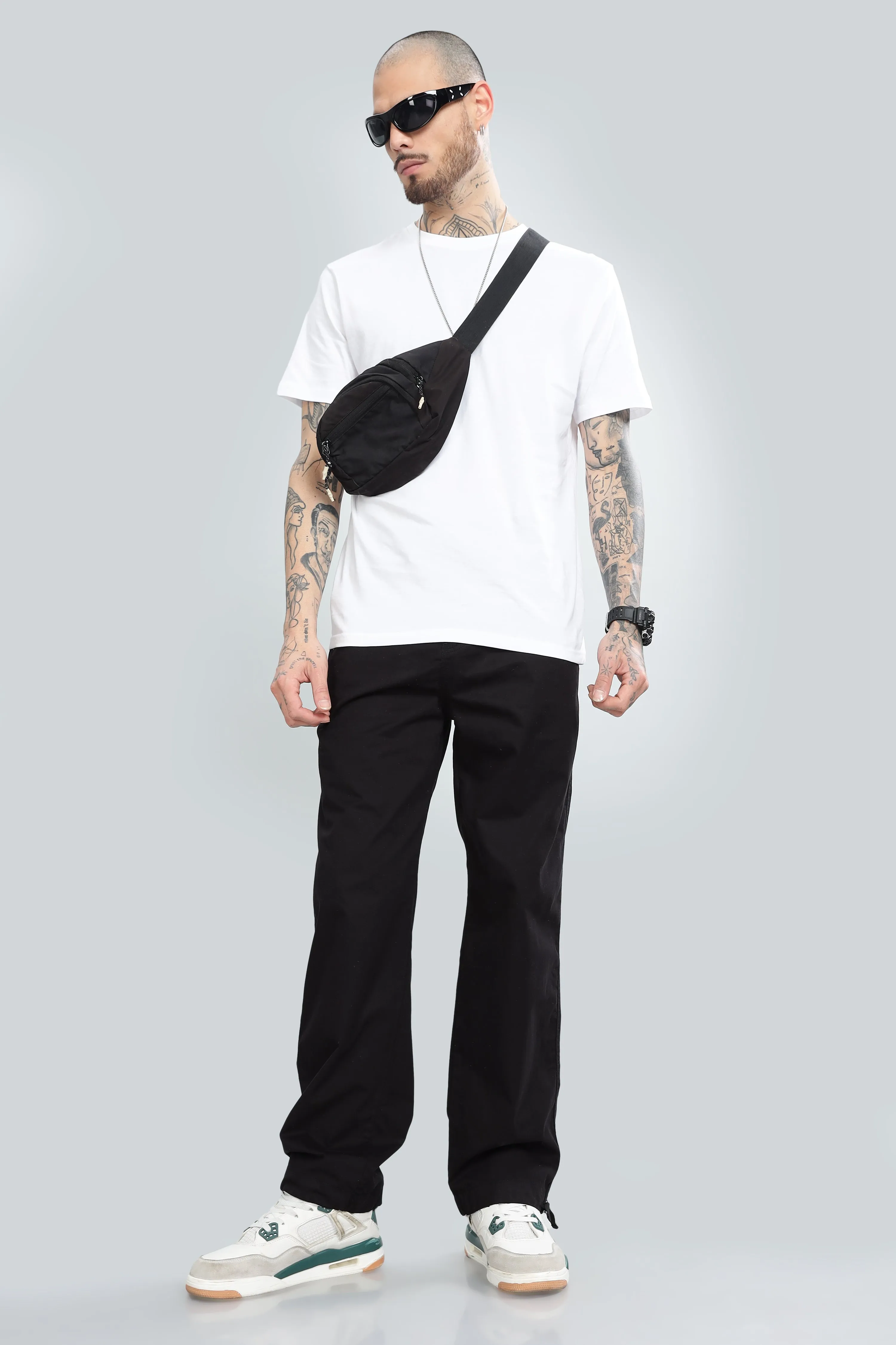 SAINTJONES BLACK STRAIGHT PANTS.